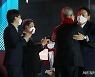 포옹하는 윤석열-김종인