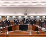 국민의례하는 조성욱 공정거래위원장 및 참석자들