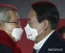 [뉴시스Pic] 윤석열 선대위 '원톱' 김종인, "尹과 국민의힘은 정권교체 반드시 이룰 것"