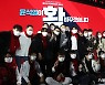 청년들과 기념촬영하는 윤석열 국민의힘 대선 후보