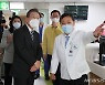 [뉴시스Pic] 오미크론을 잡아라, 인천의료원 음압병동 찾은 이재명 후보
