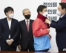 국민의힘 전격 입당 이용호..지역구 당혹 속 