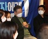 청년앞의 李 "시장은 진보정권 시각과 달랐다"부동산 차별화