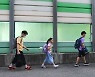 교원수 줄이자는 정부..교육계는 "과밀학급 여전, 더 늘려야 교육이 산다"