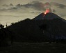 인도네시아 화산 폭발 피해 늘어.. 사망자 22명, 가옥 3000채 파손