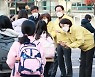 학부모·학생 설득 실패한 '불통' 교육부..백신접종·방역패스 '불신' 불렀다