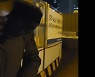"확진뒤 서울역 일주일 방치"..노숙인끼리 번진 한밤 코로나