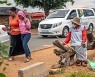 남아공 보건부 대변인 "오미크론 증세 더 약해..전염성 강해 쉽게 퍼져"