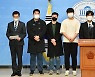 [머니S포토] 與 고3 당원 "野 이준석 대표, 구태 냄새 느껴진다"