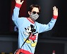 토니안, 미소만발 손인사!~[포토엔HD]