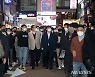 윤석열-이준석 '대학로 거리 인사'