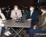 청년예술인들과 차담하는 윤석열-이준석