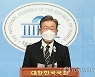 '100조 지원' 한발 뺀 김종인..이재명 역공 "도대체 진심 뭐냐"