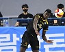 케이타 33점, KB손보 5연승 vs 알렉스 20점, 우리카드 5연패