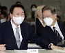 [대선 레이더] D-80 '지지 후보 결정' 유권자 늘었다..'지지 철회 의사', 李가 더 많아