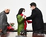 이준석, 신지예 영입에 