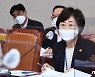 거듭되는 '폐지 논란' 여가부, 호감도·정책 공감도 하락