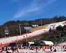 주말 맞은 강원 스키장 '북적'..겨울 산에도 인파 몰려