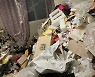 20대 여성들 원룸에 '산더미 쓰레기'..바닥에 구겨진 이력서