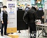 '오미크론 위기감' 방역패스 본격화..법원 판단에 달렸다