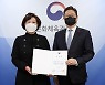 문체부 장관, 산하 단체장에 본인 지역구 행사 출연한 성악가 임명