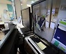 정부, 거리두기 완화 여부 14일 발표.."오미크론 확산 변수"
