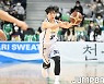 [JB포토] KCC 이진욱 '속공 찬스다'