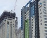 광주 신축아파트 공사장서 외벽 무너져..6명 연락 두절