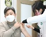 경남 고성 군민 2명 중 1명 '3차 백신 접종' 완료
