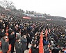 북한 청년들, '전원회의 결정 관철' 궐기대회 진행