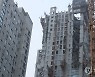[3보] 광주 아파트 공사장서 외벽 붕괴..3명 대피·3명 구조