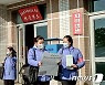 '당 목소리 전달에 구슬땀'..북한 우편통신원들