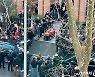 伊 장례식서 나치 깃발 논란.. 카톨릭·유대인 단체 "끔찍하다" 규탄