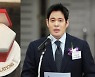 정용진, '촛불 케이크' SNS에 올리자.."멸공의 횃불" 댓글 응원
