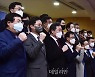 기념촬영하는 이낙연 더불어민주당 국가비전·국민통합위원회 공동위원장