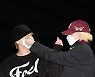 스트레이키즈 창빈-한 '하트 주고 받기'[포토엔HD]