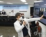 질의에 답하는 전재현 센터장