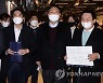'리그오브레전드' 대회 관전 위해 줄 선 윤석열 후보와 이준석 대표