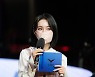 [포토] LCK 인터뷰하는 이정현 아나운서