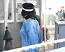 [포토]선별진료소 의료진, 코로나19와 추위 사투