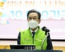 [포토] 설 꾸러미 나눔 행사 인사말하는 이성희 농협회장