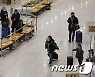 '무사 귀국'하는 알마티 아시아나기 승객들