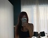 '10살연하♥' 한예슬, 가슴 파고 든 '칼 문신' 명품 섹시美 폭발