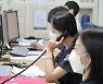 "재택치료 불안해 의사를 보겠다는 분들이 많죠"..재택치료 현장 둘러보니