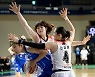 박지현,'틈 사이로 돌파' [사진]