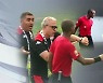 5분 남았는데 '종료 휘슬'..혼돈에 빠진 축구장