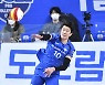케이타 화력 잠재운 우리카드 '8연승 질주'