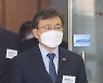 백신·원부자재 기업투자 촉진회의 참석하는 권덕철 보건복지부 장관