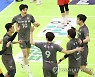 기뻐하는 대한항공 선수들