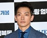 [TEN피플] '깡' 조롱도 웃으며 넘겼던 비, '짠돌이' 프레임에 고소 카드